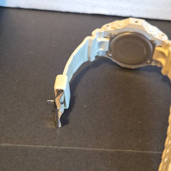 Casio G Shock Matte finish White digital and analog - Picture 11 of 12